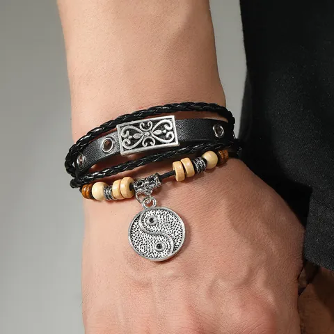 Bracciale in Pelle di Vacchetta Intrecciata Retrò Pendente Tai Chi in Lega Perline Legno Cordino Cerato Multistrato Gioielli