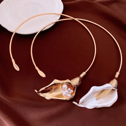 Collana Girocollo in Lega Placcata Oro Vintage Calla Minimalista Ciondolo a Forma di Fiore con Perla Artificiale Gioielli per Donna