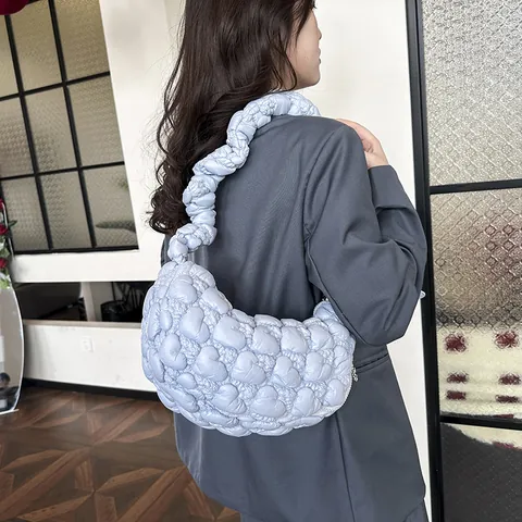 Borsa Sottoascellare a Nuvola Trapuntata a Cuore da Donna Tracolla Plissettata Hobo Borsa a Tracolla in Nylon Metallizzato Borsa a Mano Dumpling Casual