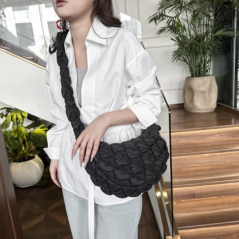 Borsa Sottoascellare a Nuvola Trapuntata a Cuore da Donna Tracolla Plissettata Hobo Borsa a Tracolla in Nylon Metallizzato Borsa a Mano Dumpling Casual