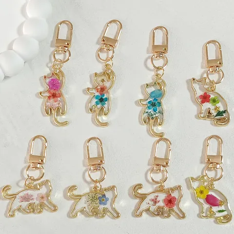 Cat Shape Keychain Gold Alloy Resin With Natural Dried Flowers Pastoral Style Bag Pendant Handmade Accessories