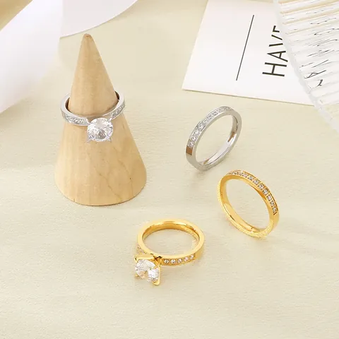 Anello In Acciaio Inossidabile Con Zircone Tondo Incastonatura A Quattro Griffe Pavé Pietre Laterali Gioielli Da Sposa Per Donna