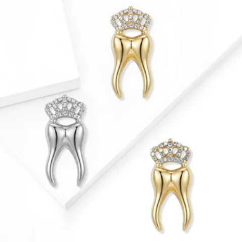 Broche Créative Dent Avec Couronne Alliage Incrusté de Strass Épingle Personnalisée Bijou Cadeau pour Dentiste Docteur Unisexe