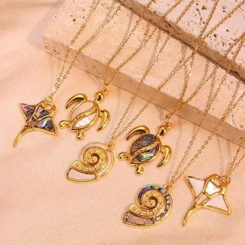 Collar Serie Océano de Acero Inoxidable Incrustado de Concha Natural Madre Perla Tortuga Marina Estrella de Mar Manta Raya Hoja de Monstera Colgante Verano Mujer Joyería