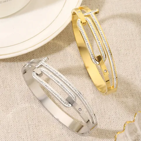 Brazalete de Acero de Titanio Estilo Europeo Americano Forma de T Círculos Entrelazados Incrustado de Diamantes de Imitación para Mujer
