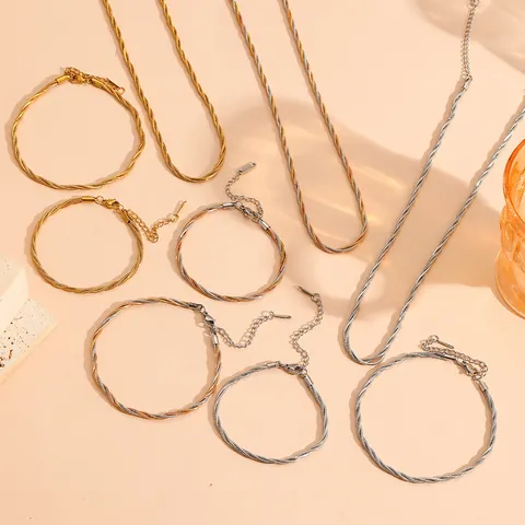Conjunto de Joyas de Acero de Titanio para Mujer Chapado en Oro de 18K Cadena de Hueso de Serpiente Trenzada de 3 Capas Collar Pulsera Tobillera
