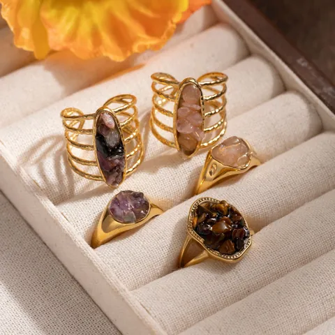 Anello in Acciaio al Titanio Placcato Oro Vintage Con Linee Avvolte e Zirconia Gioielli di Nicchia Minimalisti di Lusso per Donna