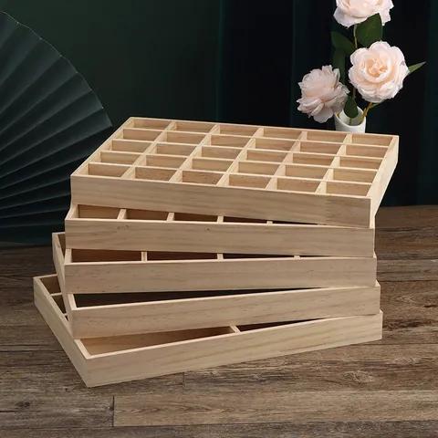 Présentoir À Bijoux Carré Minimaliste En Bois Massif