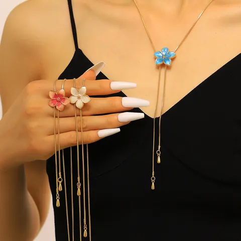Sweet Ocean Style Enamel Flower Pendant Necklace For Women Alloy Gold Plated Adjustable Snake Bone Chain Clavicle Neck Jewelry