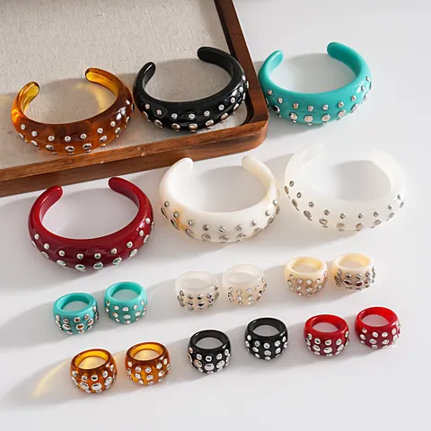 European Style Resin Metal Rivet Round Bangle Bracelet Rhinestone Inlaid Fashion Ring Niche Jewelry For Women Gift