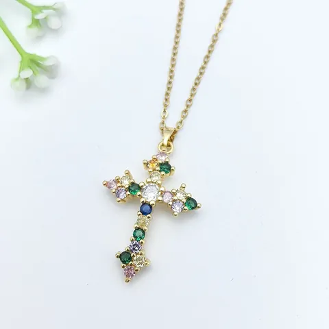 Collana con Ciondolo a Croce in Zirconia di Lusso per Donna Catena in Acciaio Inossidabile Catena da Clavicola in Rame Intarsiata di Zirconi Gioielli di Moda Religiosa