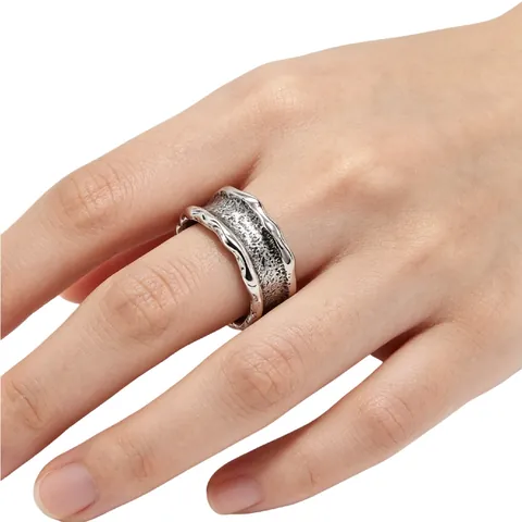 Anillo Retro de Acero de Titanio para Hombre Textura de Lava Irregular Plata Envejecida Estilo Punk Banda Ancha Joyería