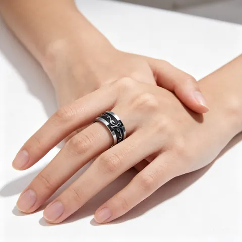 Anello in Acciaio al Titanio con Motivo a Croce per Uomo Vintage Punk Gothic Inciso Band Ring Larghezza 8mm Argento Nero Gioielli Regalo