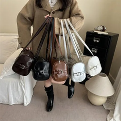 Trendy Large Barrel Shoulder Bag Synthetic Leather Boston Bag With Adjustable Eyelet Strap For Women Daily Fashion Bag