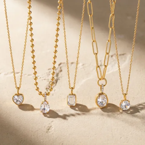 Collana con Pendente in Zirconia in Acciaio Inossidabile Placcato Oro 18K per Donna Choker Minimalista Geometrico a Cuore Tondo Quadrato Gioielli Regalo