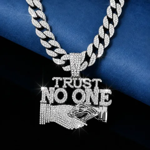 Collier Pendentif Poignée De Main Lettre Trust No One Hip Hop Alliage Strass Chaîne Cubaine Bijoux Streetwear Pour Hommes Femmes