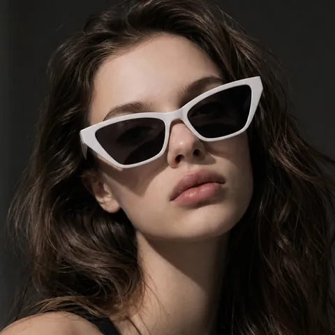 Occhiali da Sole Gatto da Donna Retrò alla Moda con Lenti Colorate Rettangolari UV400 Montatura in PC Lenti in AC Vintage per Esterni