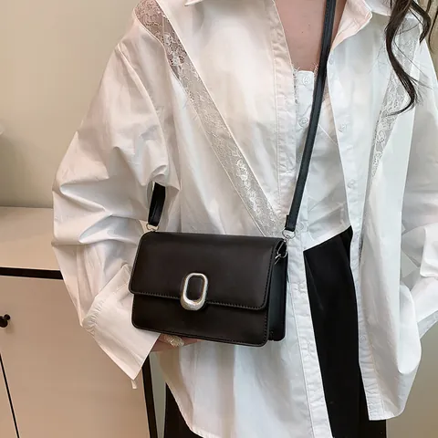 Borsa a Tracolla Minimalista in Pelle PU per Donna Borsa a Spalla Quadrata Piccola con Fibbia in Metallo Ovale Tinta Unita