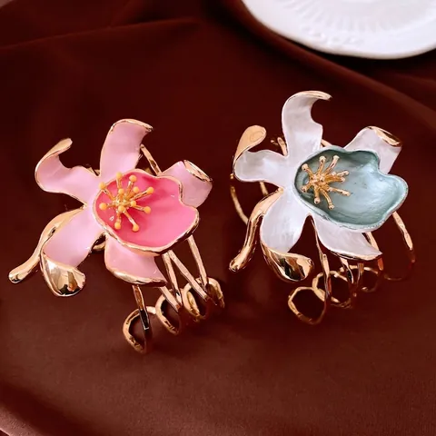 Vintage Palace Style Alloy Enamel Flower Open Bangle Luxury Gold Plated Rhinestone Floral Hand Cuff Bracelet For Women