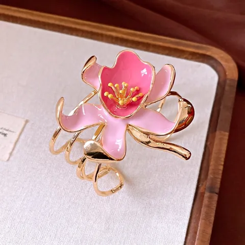 Vintage Palace Style Alloy Enamel Flower Open Bangle Luxury Gold Plated Rhinestone Floral Hand Cuff Bracelet For Women