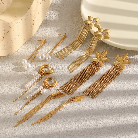 Boucles d'Oreilles Pendantes en Acier Inoxydable Plaquées Or 18K avec Fleurs Perles Artificielles et Glands pour Femmes