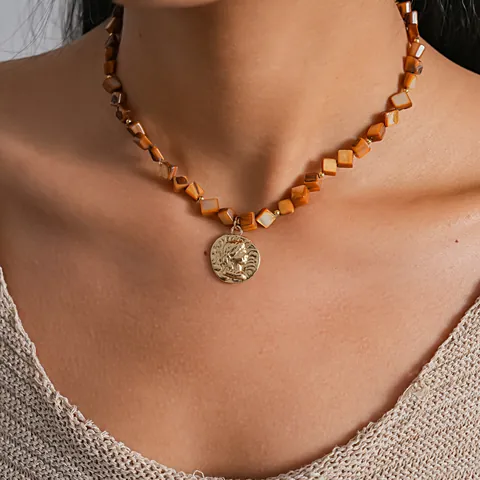 Collana con Ciondolo a Moneta in Lega Vintage per Donna Con Zirconia e Perle di Conchiglia Artificiale Marrone Gioielli