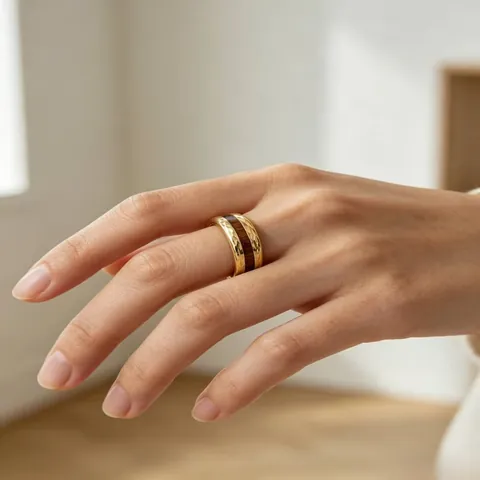 Anello Vintage in Acciaio Inossidabile con Intarsio in Legno per Uomo Donna Placcato Oro Sfaccettato Gioielli di Moda Retrò