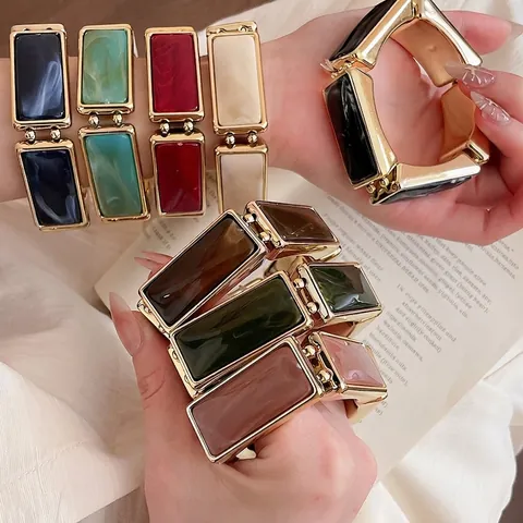 Vintage Hong Kong Style Rectangular Resin Splice Elastic Bracelet For Women Fashion Commute Gold Alloy Frame Wristband Jewelry