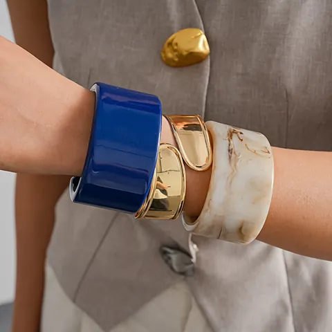 Damen Minimalistischer Geometrischer Manschettenarmreif Metallkreuz Gold Tiefblau Harz Marmorierter Armreif Nischendesign Handschmuck