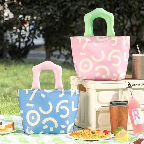 Geïsoleerde Lunchtas Draagbare Polyester Waterdichte Thermische Koeltas Met Gewatteerde Handgreep Geometrische Cartoon Print