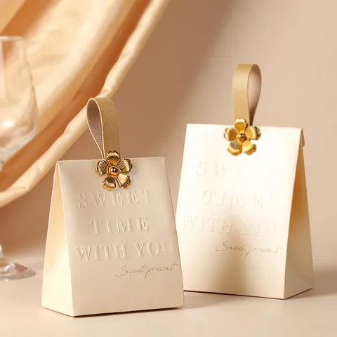 European Creative Wedding Candy Box With Leather Handle Metal Flower Embossed Sweet Time Favor Box Champagne Wine Red Party Gift Box