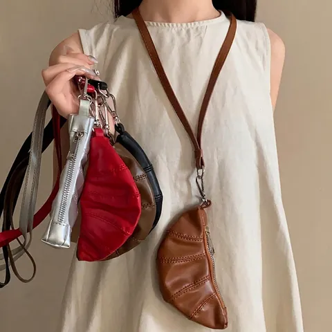 Vintage Faux Leather Croissant Coin Purse Necklace Handmade Pleated Pendant For Women Retro Style Mini Bag Sweater Chain Accessory