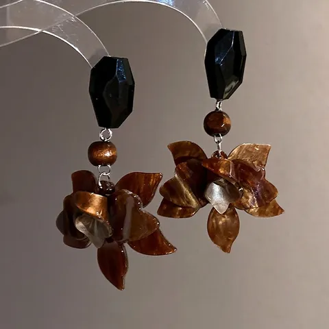 Vintage Maillard Coffee Resin Flower Drop Earrings With Silver Earring Post Retro Geometric Black Stud Wooden Bead Floral Jewelry For Women