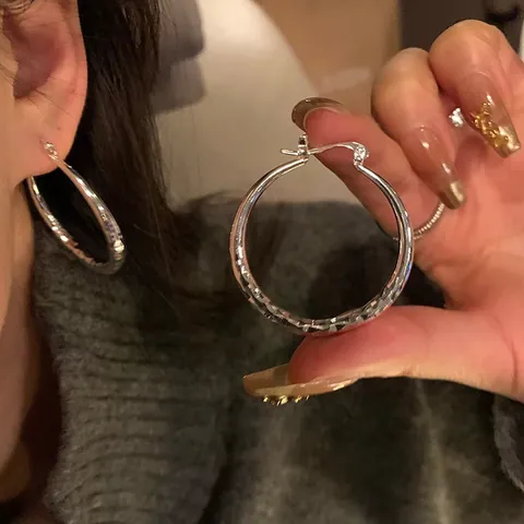 Orecchini a Bottone con Frange a Fiore in Stile Metallo Americano Europeo Gioielli di Fascia Alta Squisito Regalo Donna