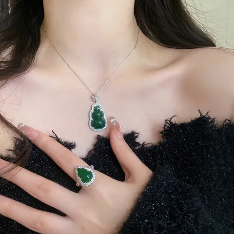 New Chinese Style Vintage Gourd Pendant Necklace For Women Copper Zirconia Resin Inlaid Clavicle Chain Elegant Jewelry Gift