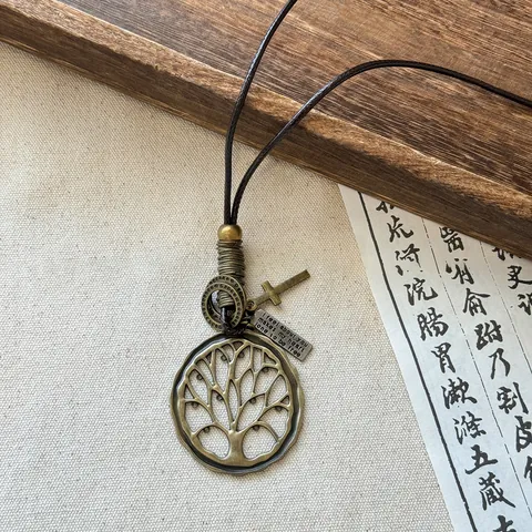 Collier Pendentif en Perles de Bois de Style Ethnique Vintage pour Femmes Chaîne de Pull Zen Faite à la Main Bijoux Motif Feuille Bronze Antique