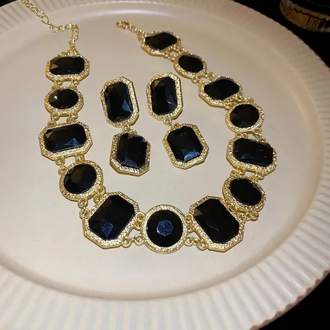 European Exaggerated Square Geometric Crystal Necklace Earrings Retro Court Style Gold Plated Rhinestone Jewelry For Women