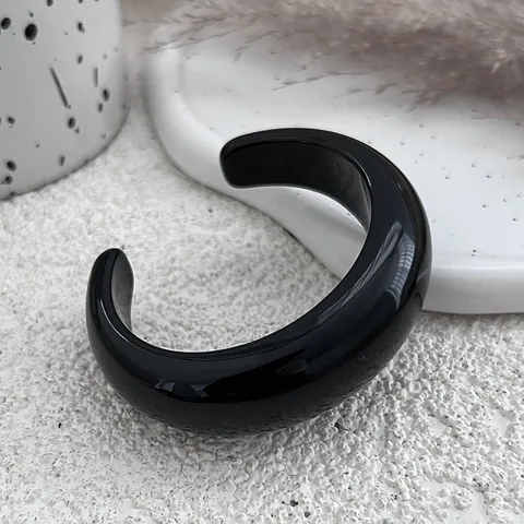Minimalistische Hars Ronde Open Armring Voor Vrouwen Retro Chunky Geometrische Effen Kleur Glanzende Mode Sieraden Hand Accessoire Cadeau