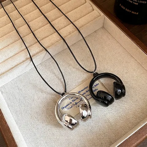 Creative Headphone Pendant Necklace For Women Autumn Winter Sweet Cool Individual Alloy Drip Oil Rhinestone Trendy Jewelry