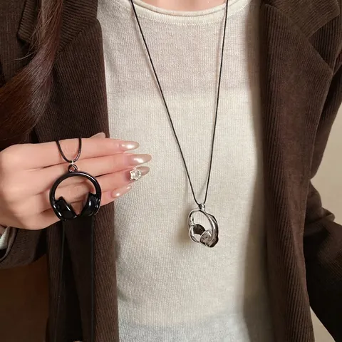 Creative Headphone Pendant Necklace For Women Autumn Winter Sweet Cool Individual Alloy Drip Oil Rhinestone Trendy Jewelry
