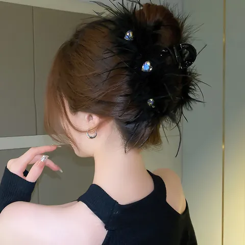 Feather Rhinestone Hair Claw Clip Black Heart Hair Accessories Sweet Fashion Shark Clip For Women Girls Decoration