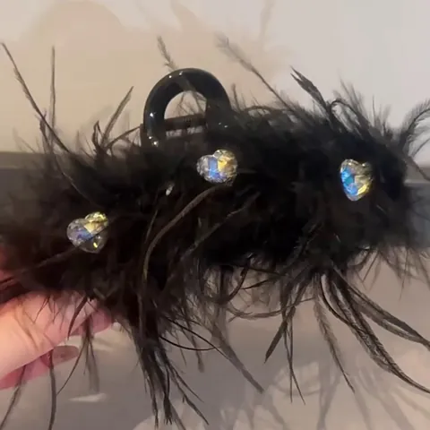 Feather Rhinestone Hair Claw Clip Black Heart Hair Accessories Sweet Fashion Shark Clip For Women Girls Decoration