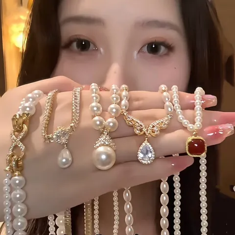 Collana con Ciondolo in Zirconia e Perle Artificiali in Lega di Lusso per Donna Catena della Clavicola Galvanizzata Gioielli Geometrici