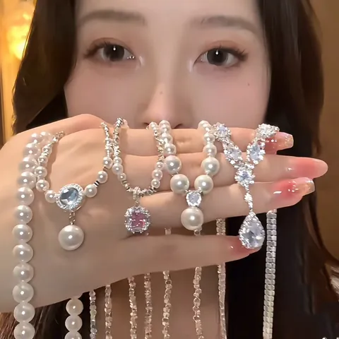 Collana con Ciondolo in Zirconia e Perle Artificiali in Lega di Lusso per Donna Catena della Clavicola Galvanizzata Gioielli Geometrici