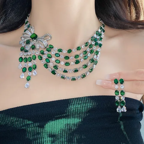Vintage Hofstil Smaragdgrün Zirkonia Schleife Schmuckset Für Damen Mit 925 Sterlingsilber Ohrstecker-Stift Versilbertes Kupfer Halskette Armband Ohrringe Für Hochzeit Bankett