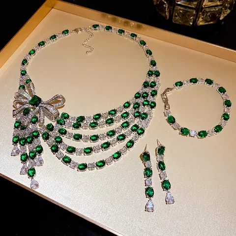 Vintage Hofstil Smaragdgrün Zirkonia Schleife Schmuckset Für Damen Mit 925 Sterlingsilber Ohrstecker-Stift Versilbertes Kupfer Halskette Armband Ohrringe Für Hochzeit Bankett