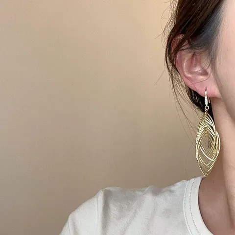 Orecchini a Goccia con Nappina Plissettata Ovale Svuotata per Donna Intarsiato con Zirconia Rame Stile di Lusso Gioielli Oro Argento