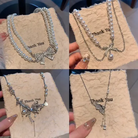Collar con Colgante de Mariposa de Perla Artificial y Aleación Lujo Francés Elegante Cadena de Clavícula de Strass Joyería para Mujer