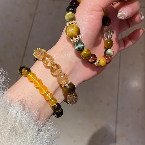 Bracelet en Perles d'Agate Rouge et Pierre de Lune de Nouveau Style Chinois Bijoux de Main de Niche Haut de Gamme Avec Pendentif Papillon en Alliage Pour Cadeau Femme