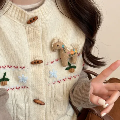 Handmade Cloth Pony Brooch Cute Cartoon Horse Embroidered Pin Small Niche Design Clothing Accessories For Women